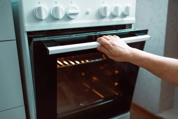 how to clean a gas oven